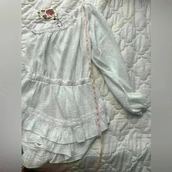 Elegant White Off-Shoulder Dress - Picture 12 of 15